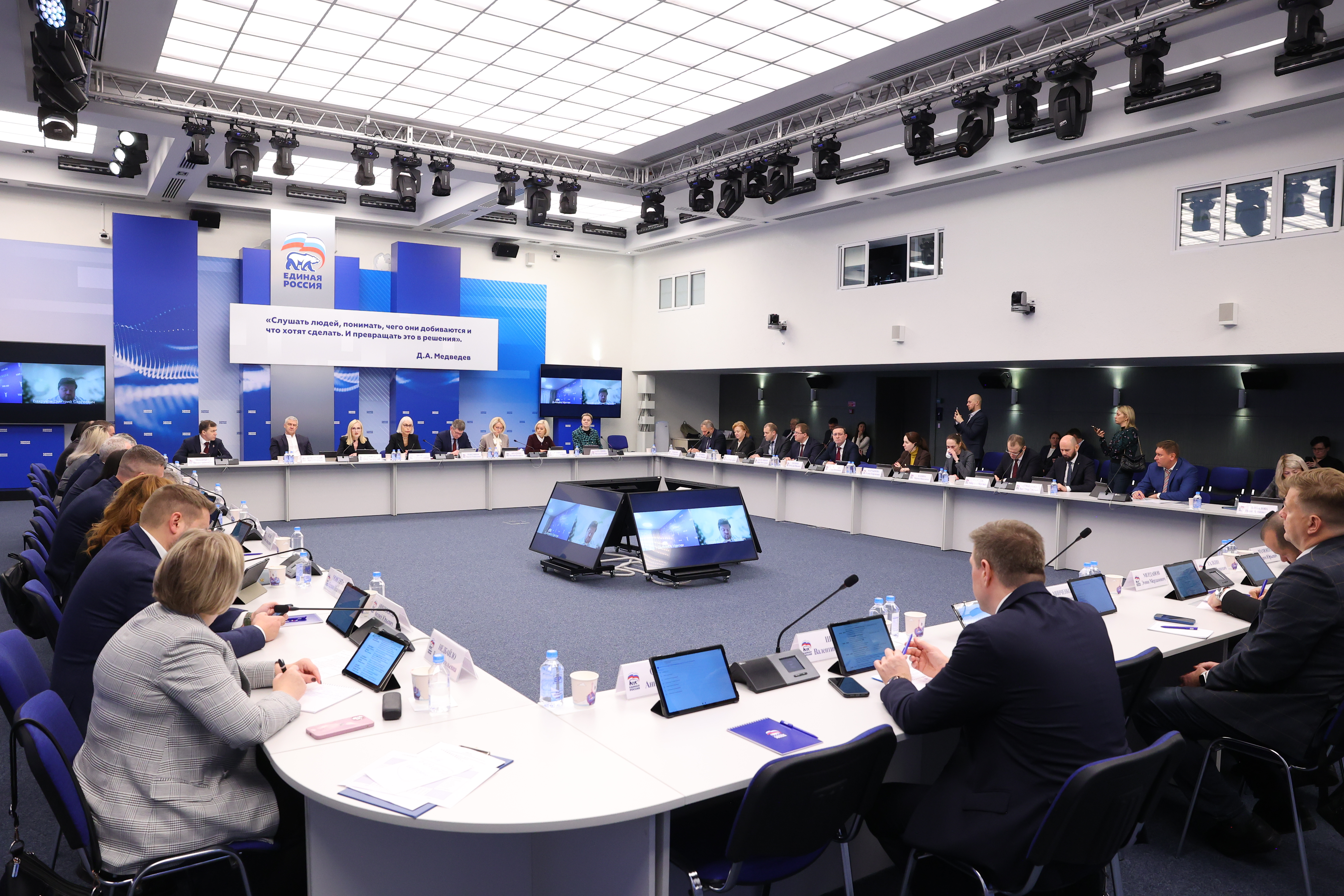 В Государственной Думе состоялся круглый стол «Развитие внутреннего туризма в Российской Федерации» В Государственной Думе состоялся круглый стол «Развитие внутреннего туризма в Российской Федерации»